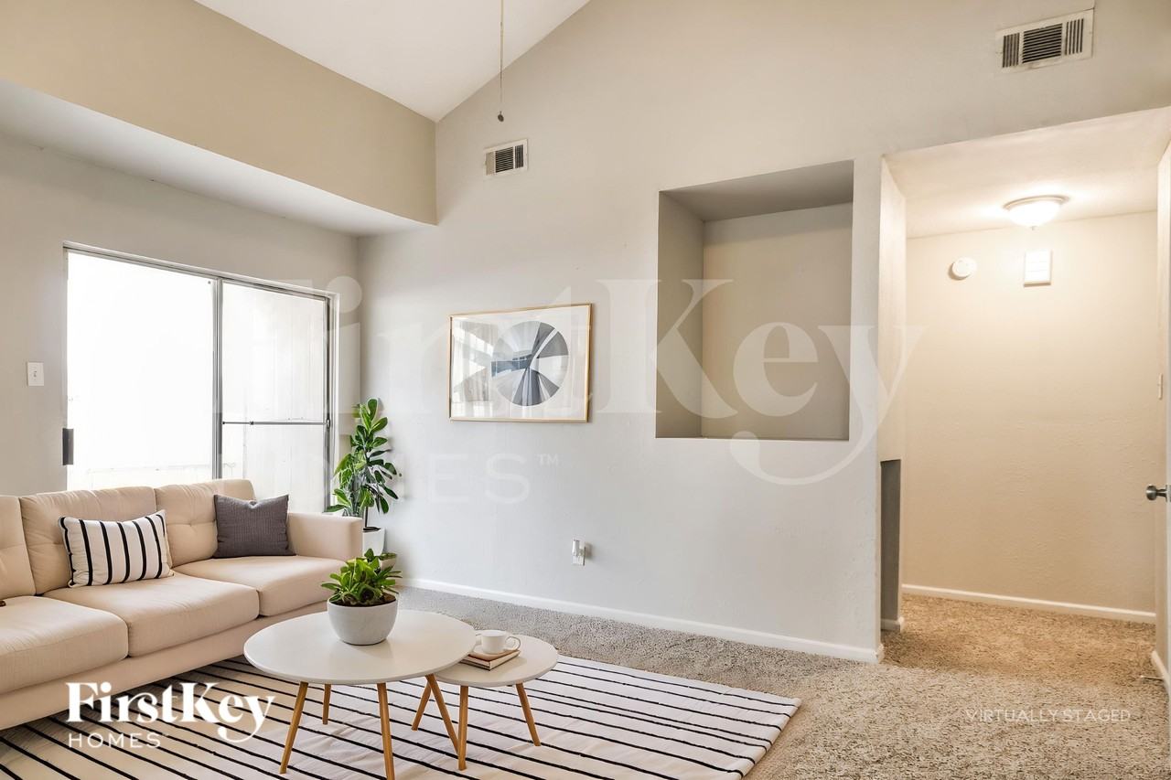 3815 Derbyhall Dr - Photo 4 of 20