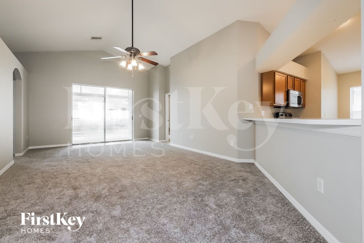 3774 Rollingsford Cir - Photo 3 of 17