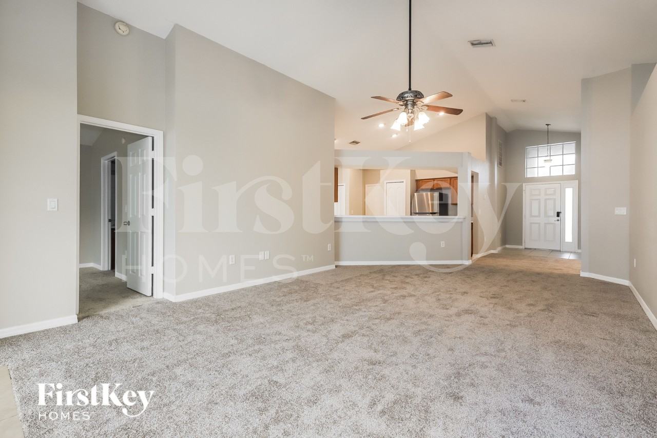 3774 Rollingsford Cir - Photo 4 of 17