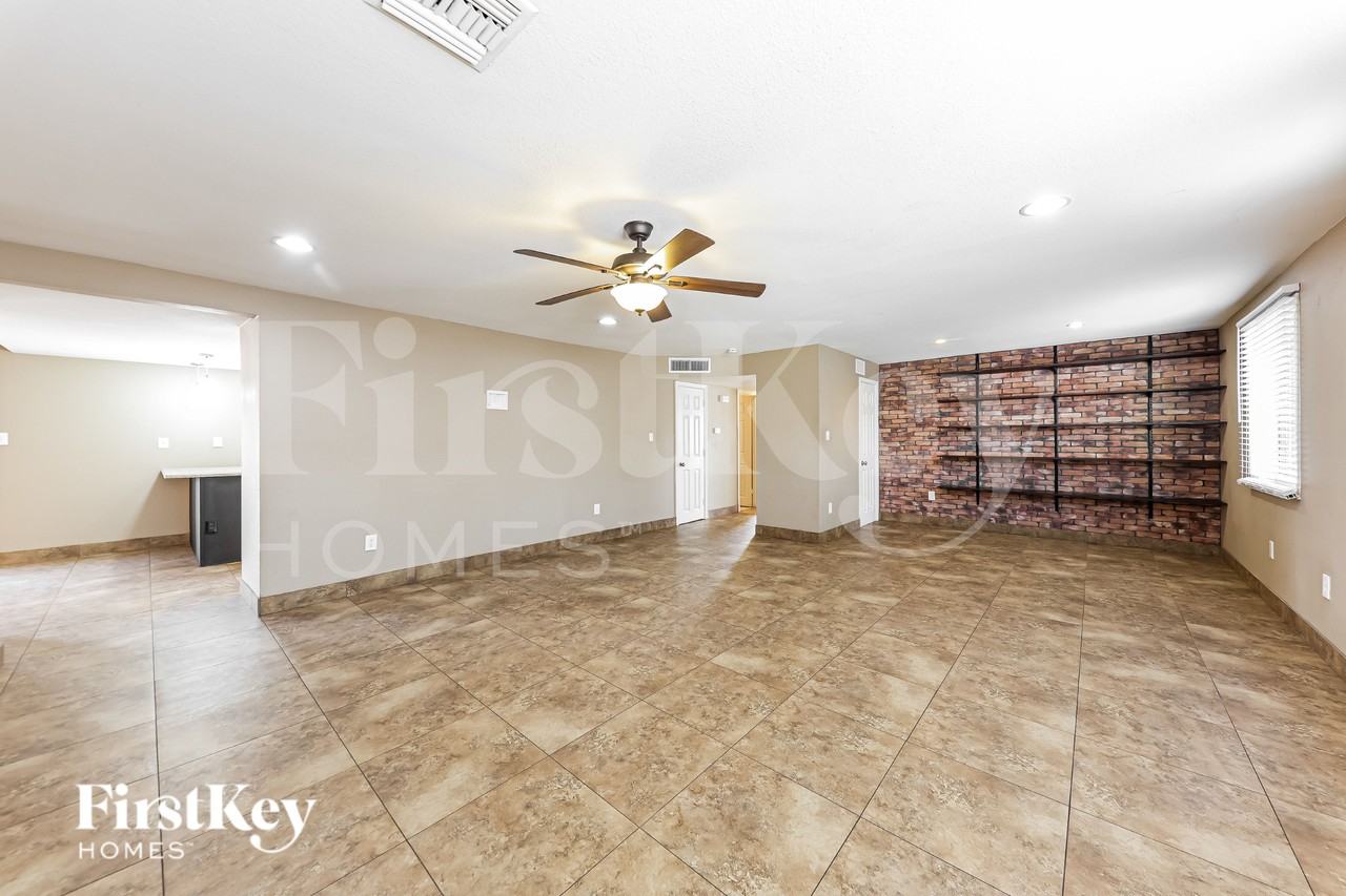 3550 E Thunderbird Rd - Photo 2 of 19