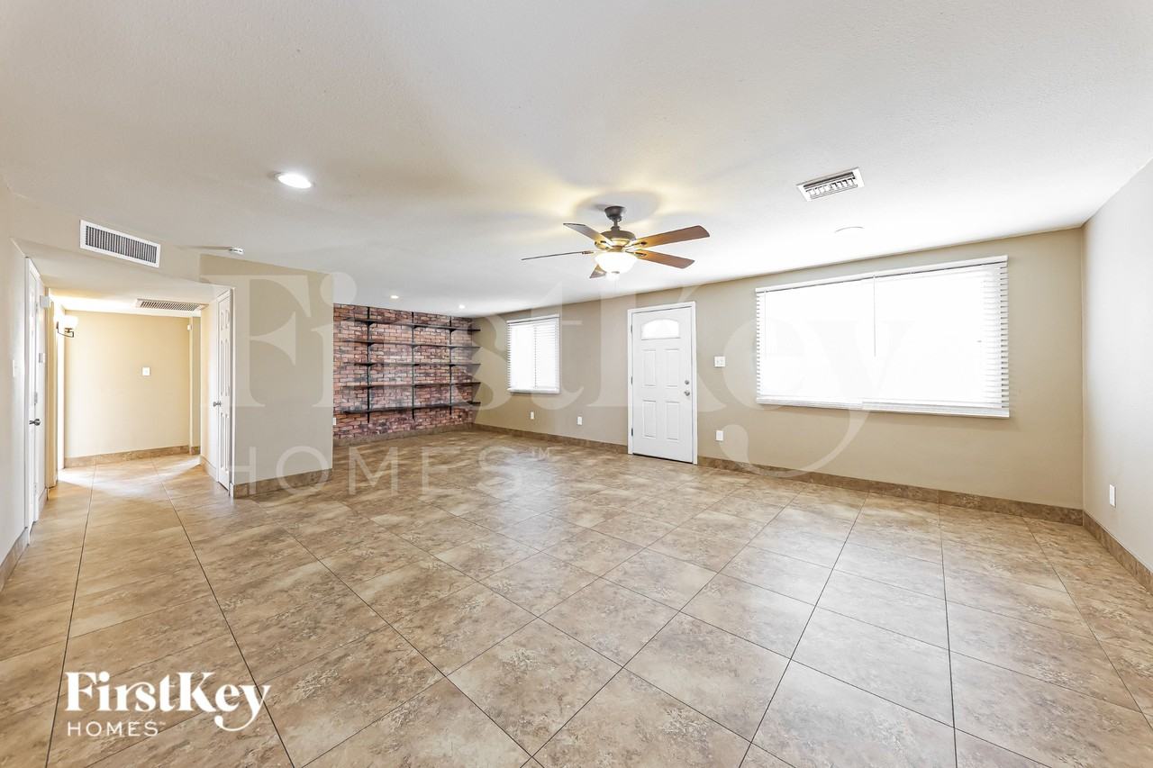 3550 E Thunderbird Rd - Photo 3 of 19