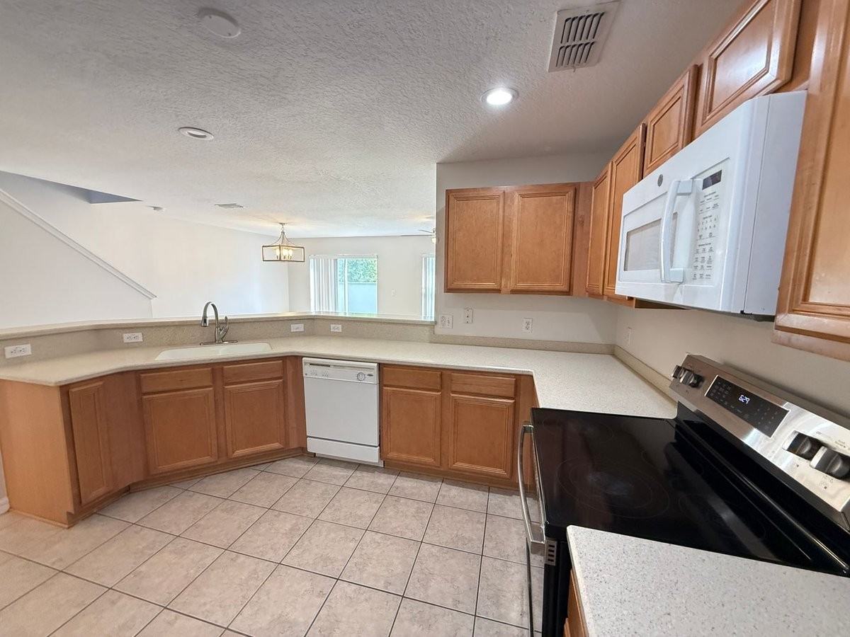 2404 Hassonite St - Photo 3 of 13