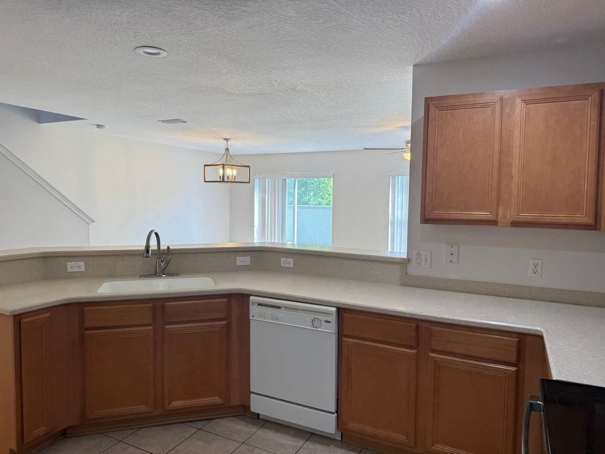2404 Hassonite St - Photo 6 of 13
