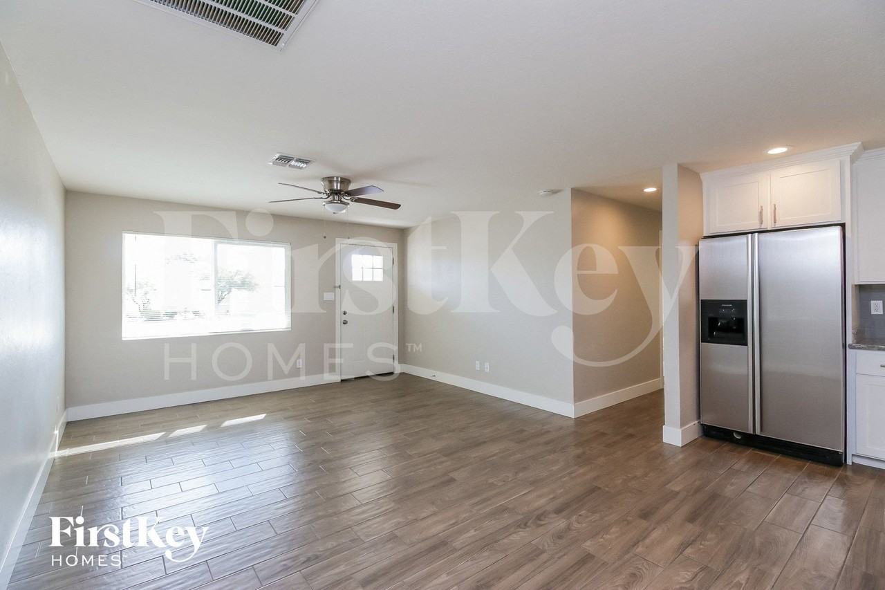 3412 E Claire Dr - Photo 2 of 15