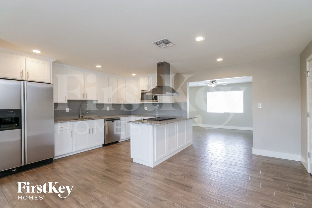 3412 E Claire Dr - Photo 6 of 15
