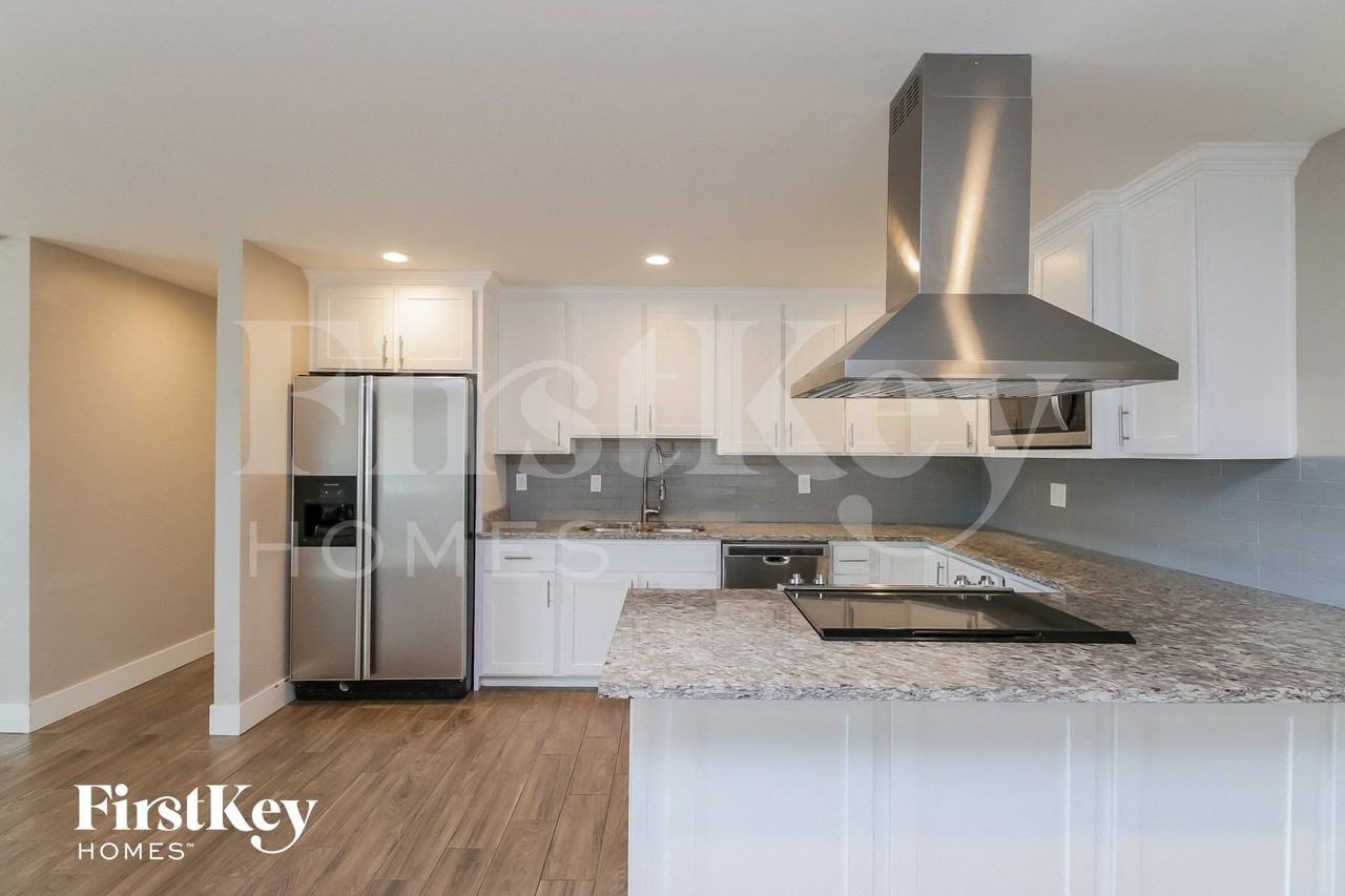 3412 E Claire Dr - Photo 7 of 15