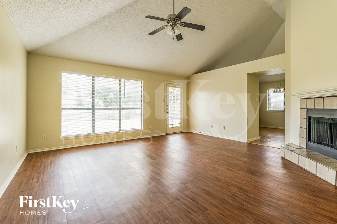 3305 Country Creek Ln - Photo 3 of 15