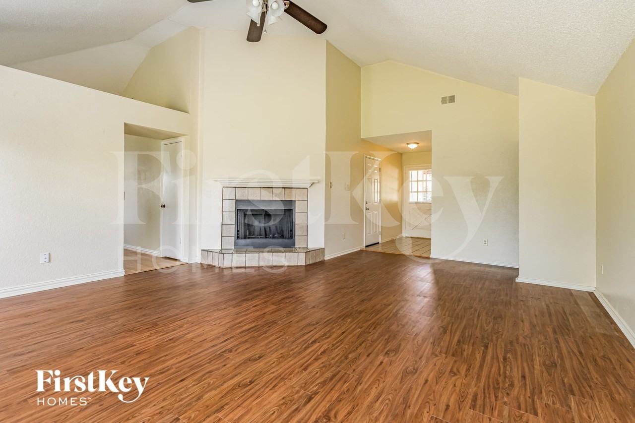 3305 Country Creek Ln - Photo 4 of 15