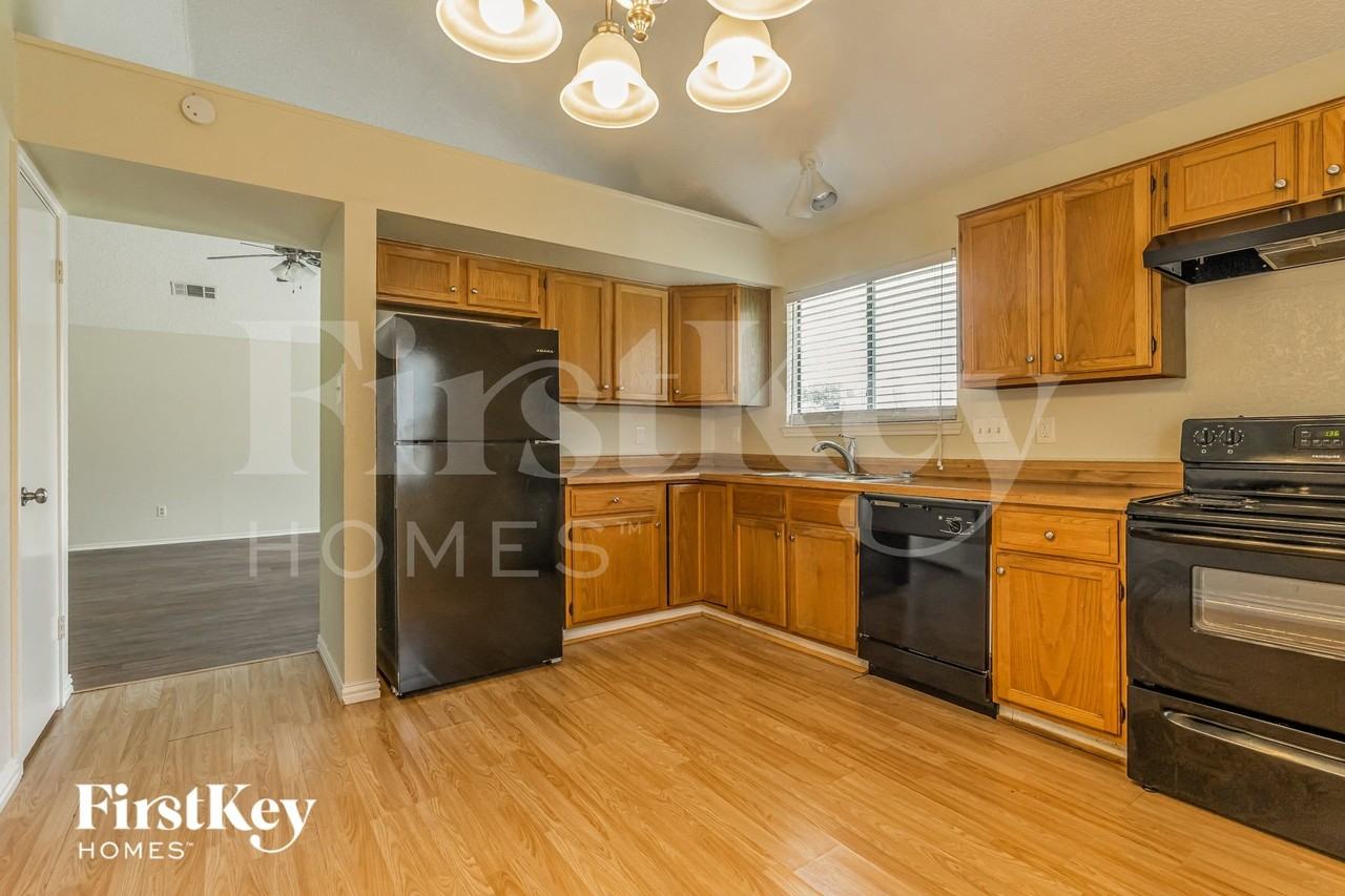 3305 Country Creek Ln - Photo 7 of 15