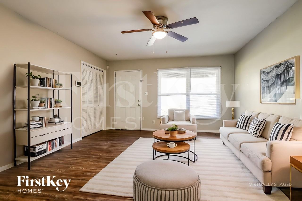 3085 Piper Dr - Photo 3 of 18