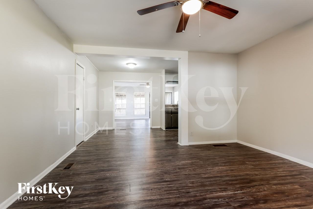 3085 Piper Dr - Photo 4 of 18