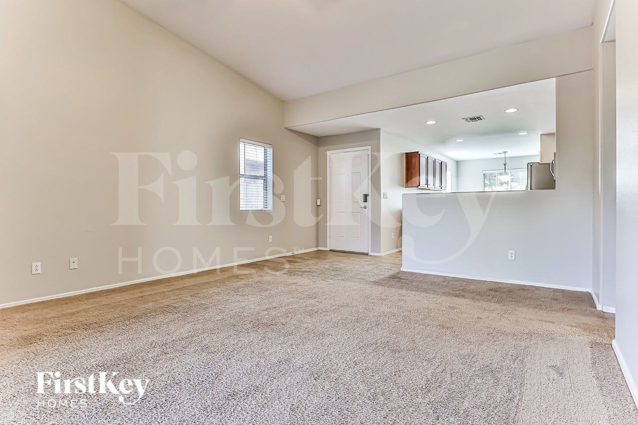 2794 W Mira Dr - Photo 3 of 15