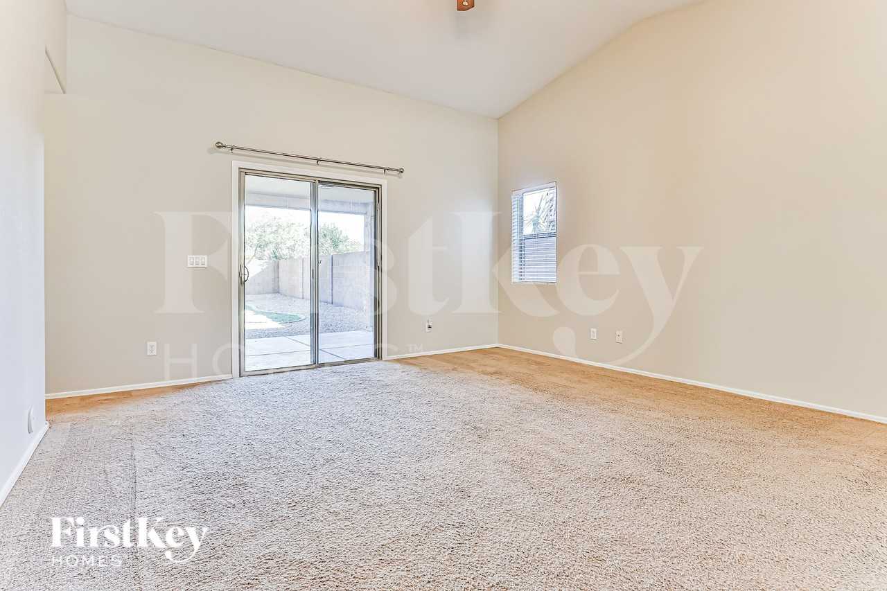 2794 W Mira Dr - Photo 4 of 15