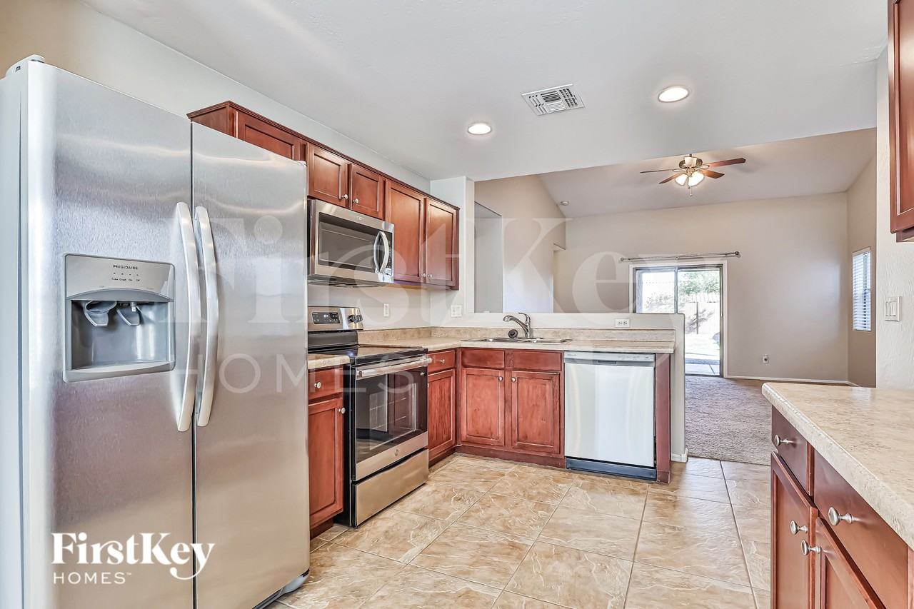 2794 W Mira Dr - Photo 7 of 15