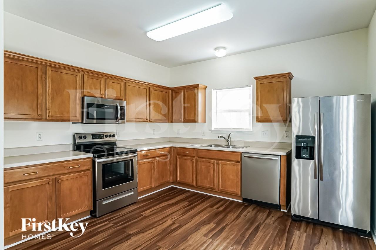 245 N Weststone Blvd - Photo 6 of 15