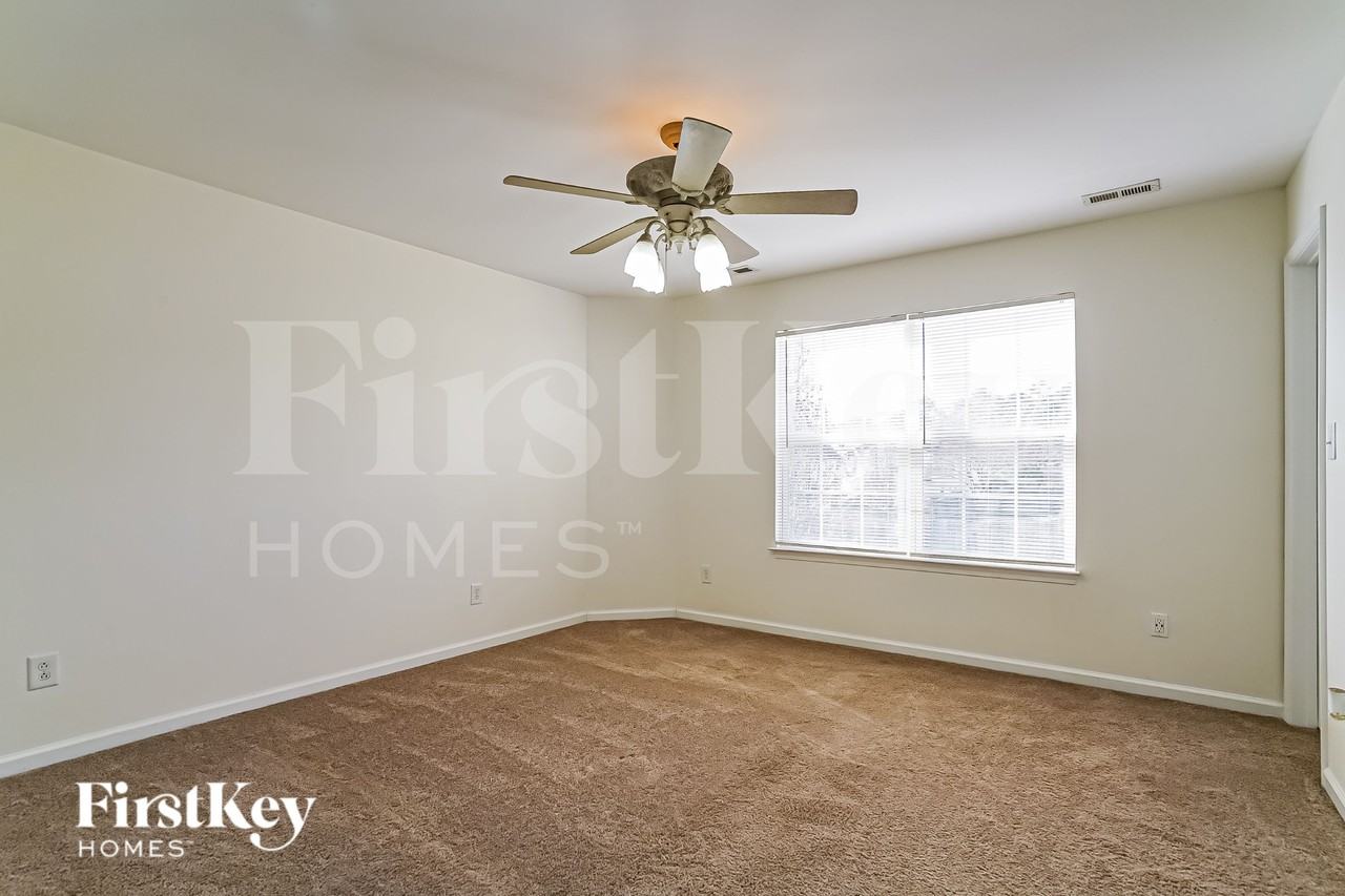 245 N Weststone Blvd - Photo 7 of 15