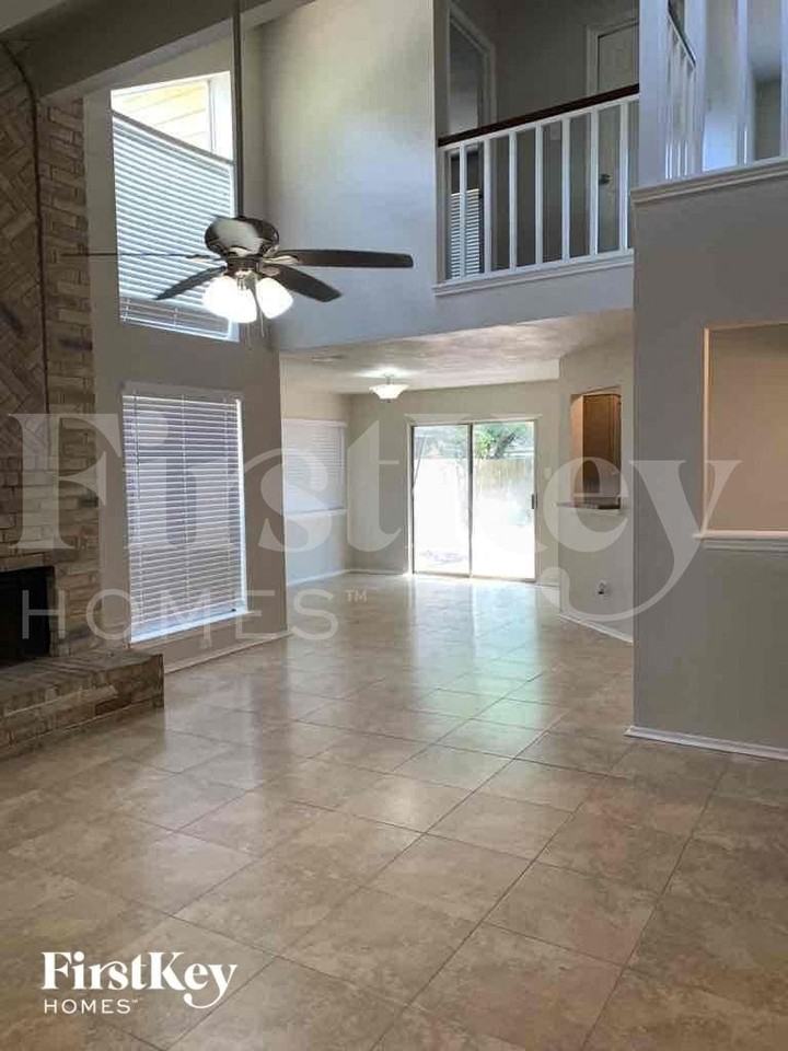 2322 Piddler Dr - Photo 4 of 13