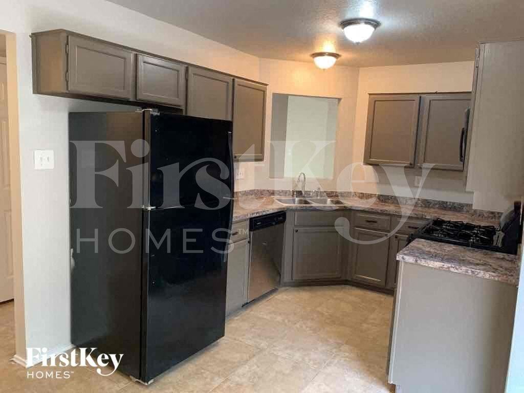 2322 Piddler Dr - Photo 5 of 13