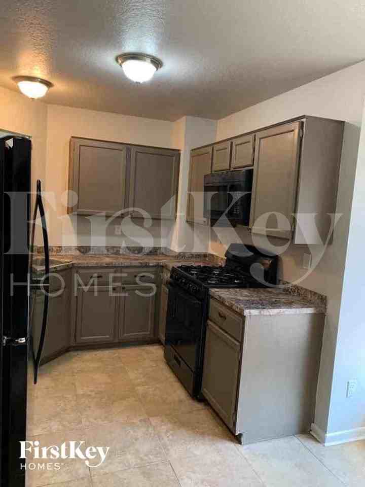 2322 Piddler Dr - Photo 6 of 13