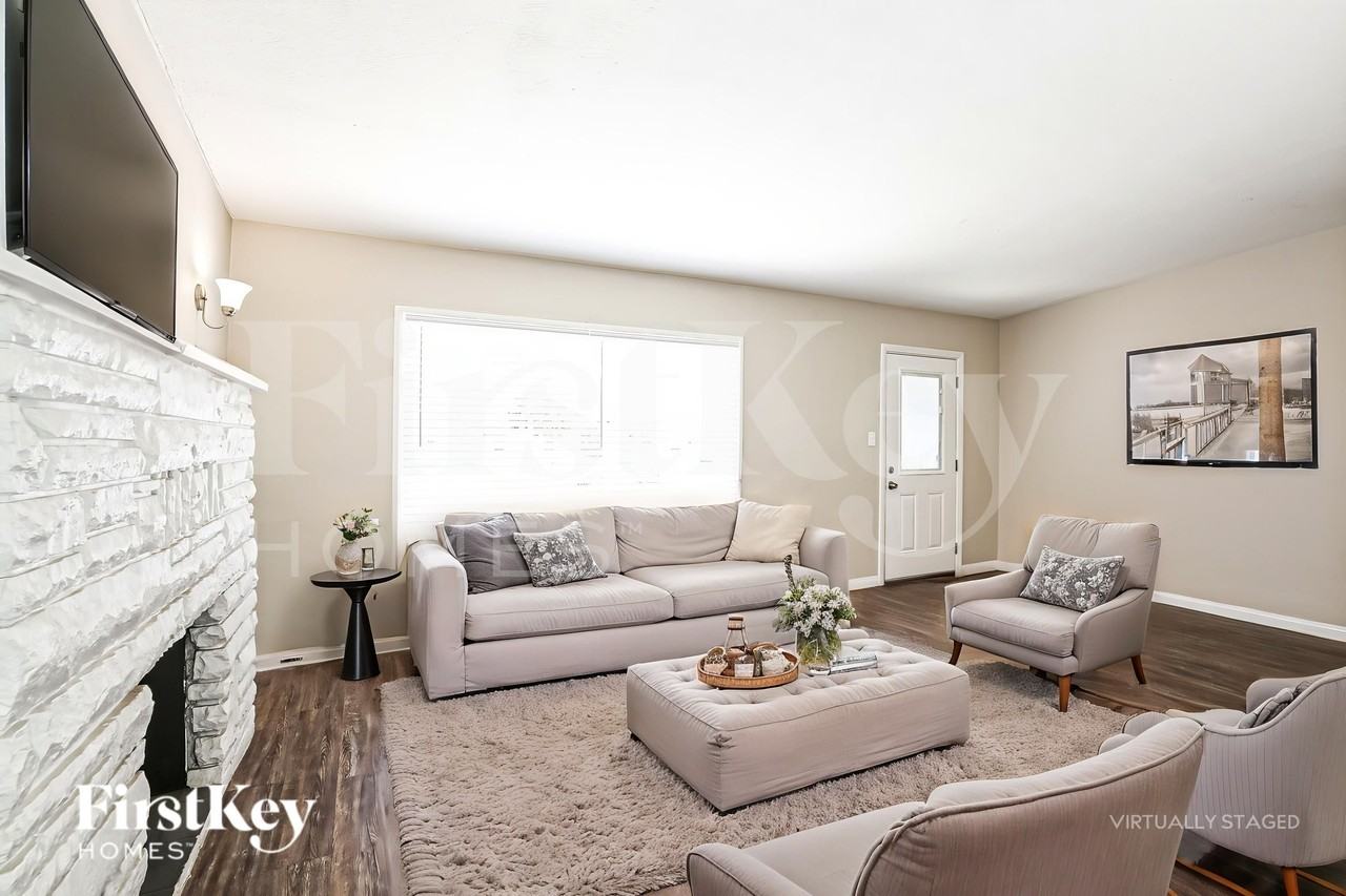 2317 Hassett Ave - Photo 4 of 19