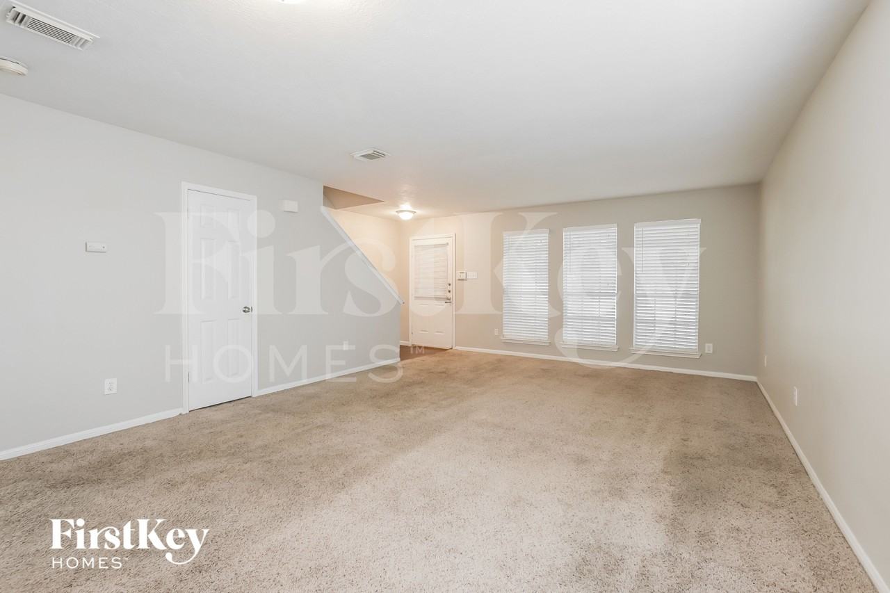 22543 Williamschase Dr - Photo 4 of 16