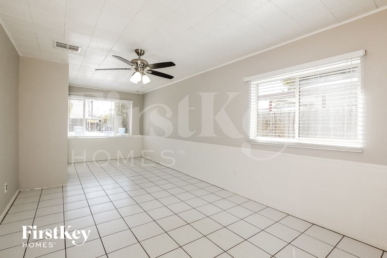 2126 W San Miguel Ave - Photo 6 of 15