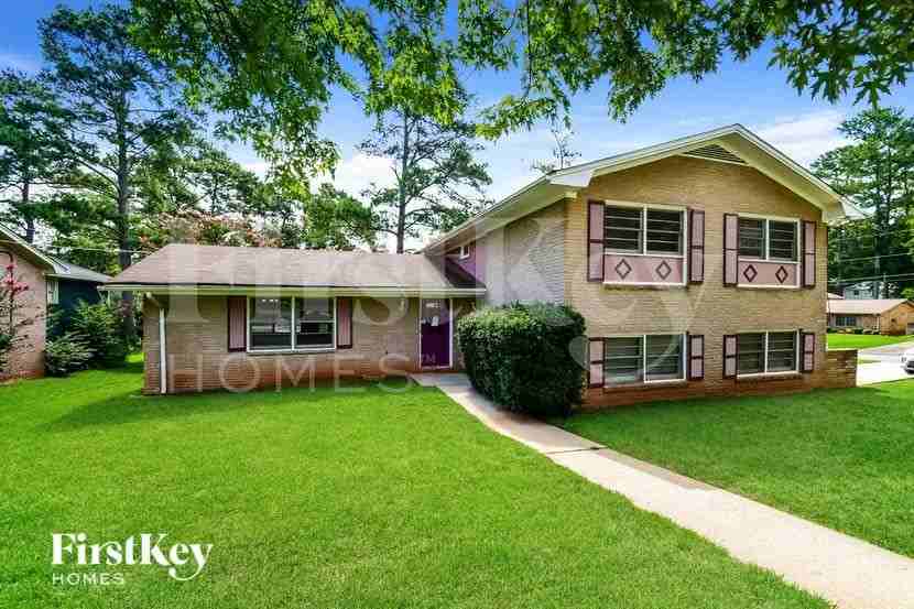 2032 Twin Falls Rd - Photo 2 of 15