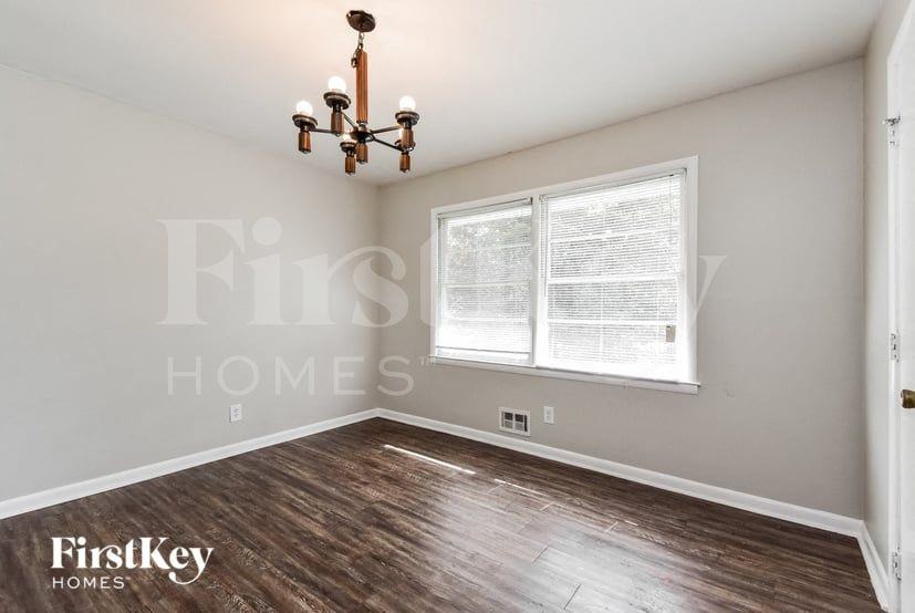 2032 Twin Falls Rd - Photo 6 of 15