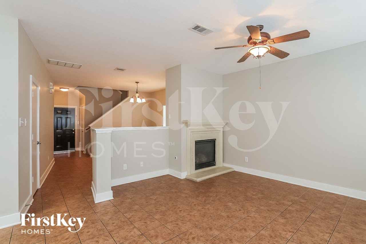 19308 Stars Hollow Dr - Photo 2 of 15