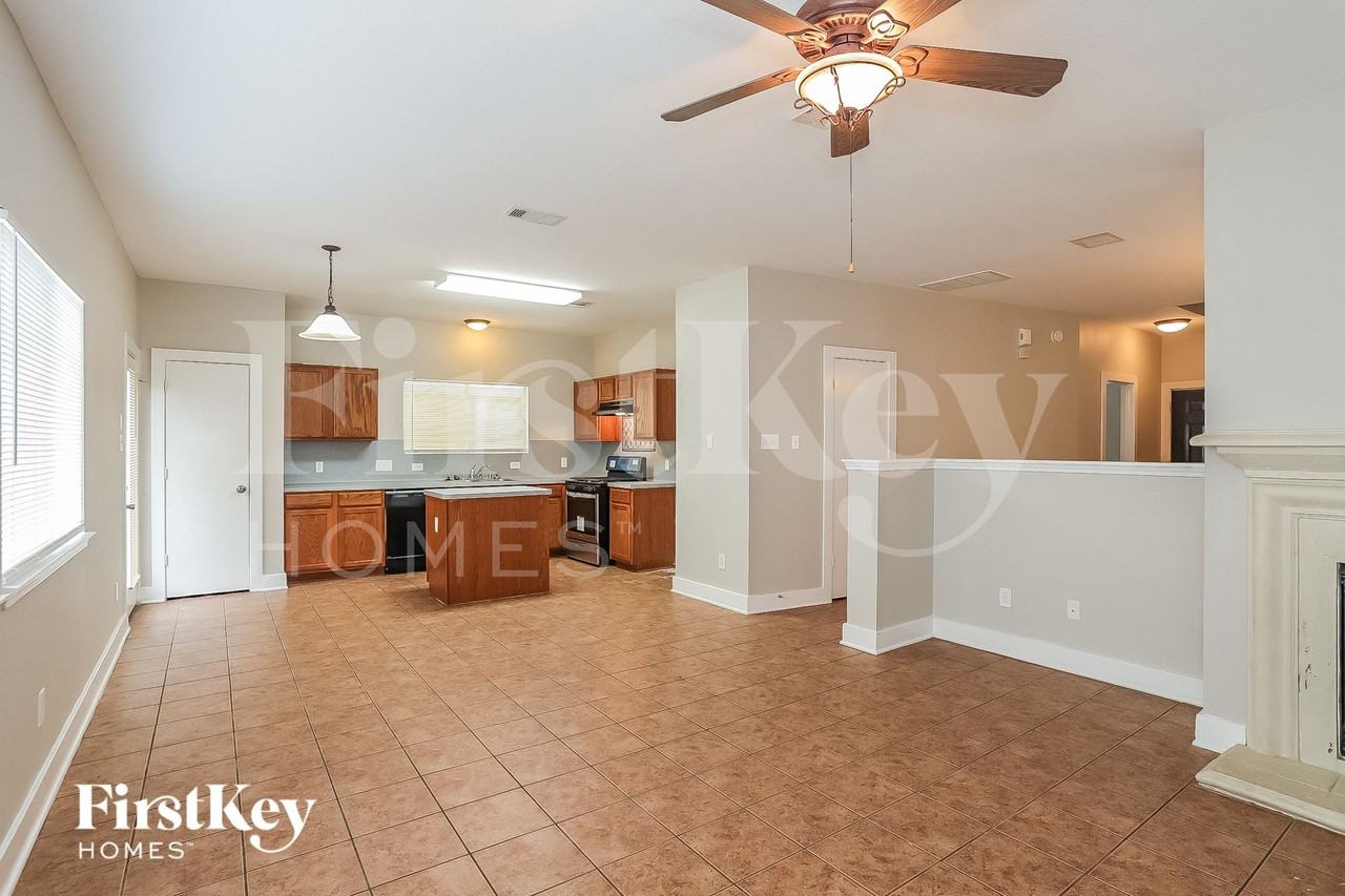 19308 Stars Hollow Dr - Photo 3 of 15