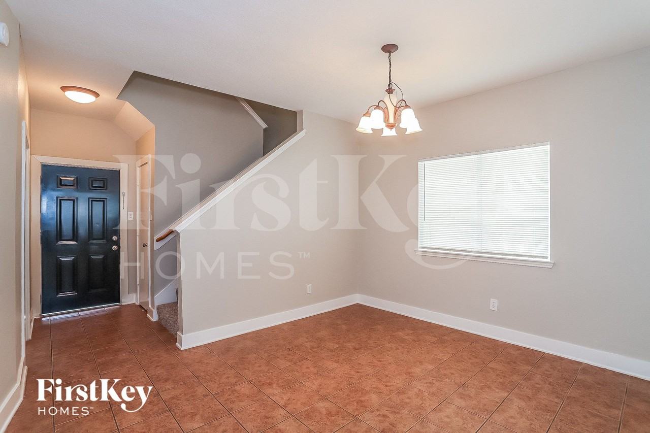 19308 Stars Hollow Dr - Photo 4 of 15