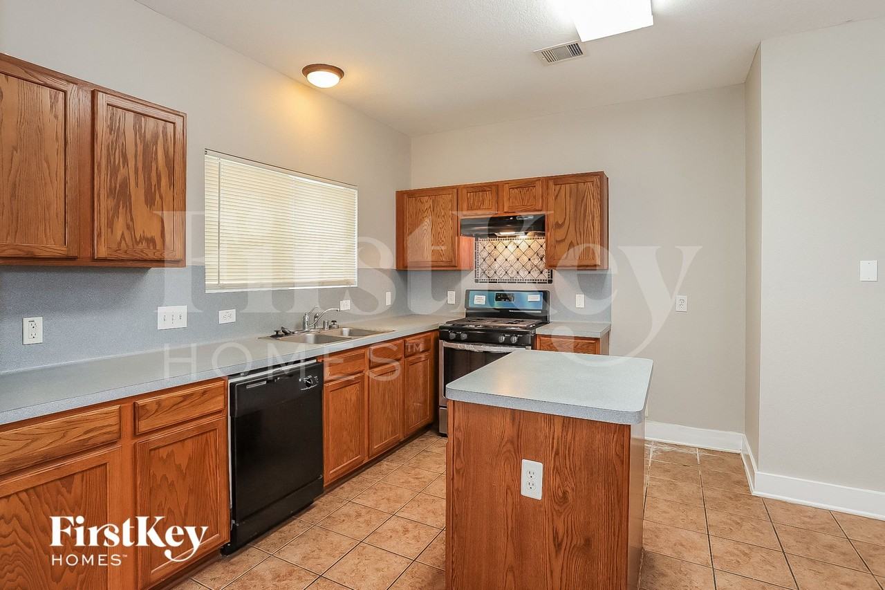 19308 Stars Hollow Dr - Photo 5 of 15
