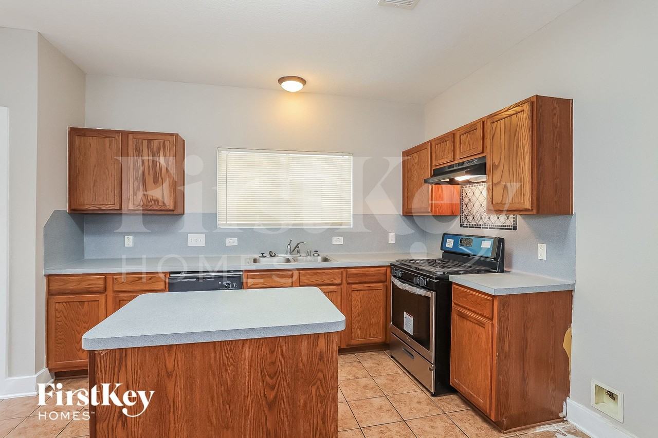 19308 Stars Hollow Dr - Photo 6 of 15