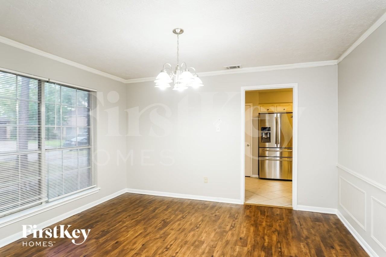 18111 Fireside Dr - Photo 4 of 17