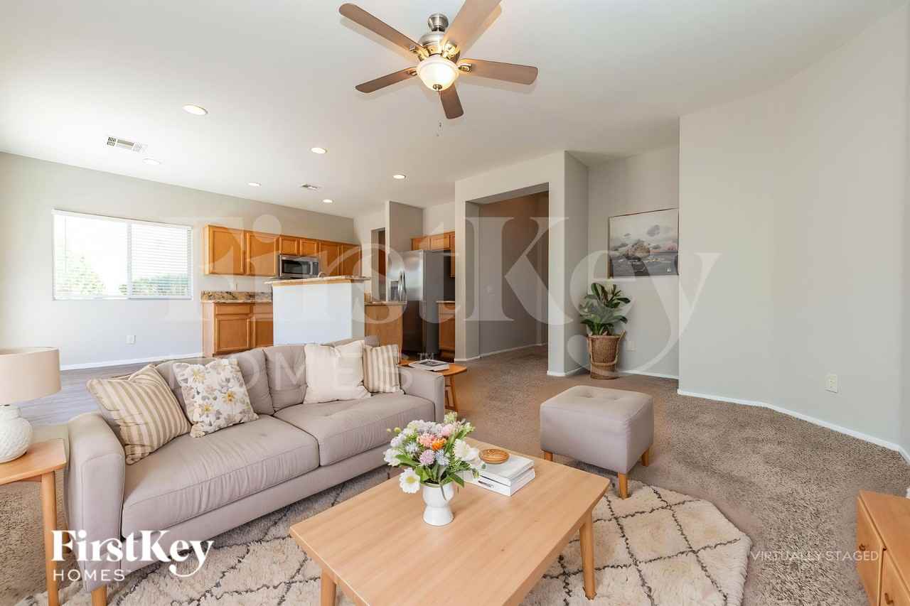 1527 Paradise Reef Ave - Photo 3 of 19