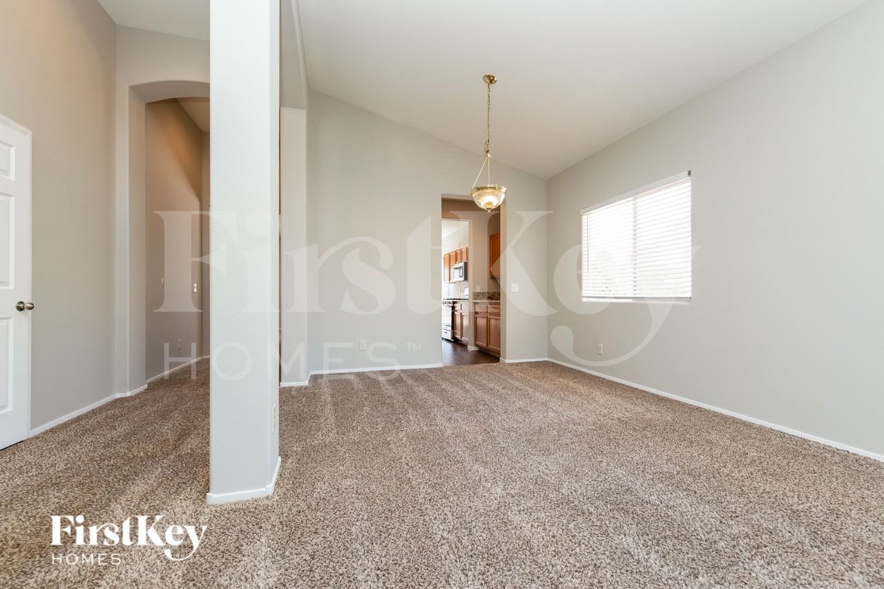 1527 Paradise Reef Ave - Photo 4 of 19