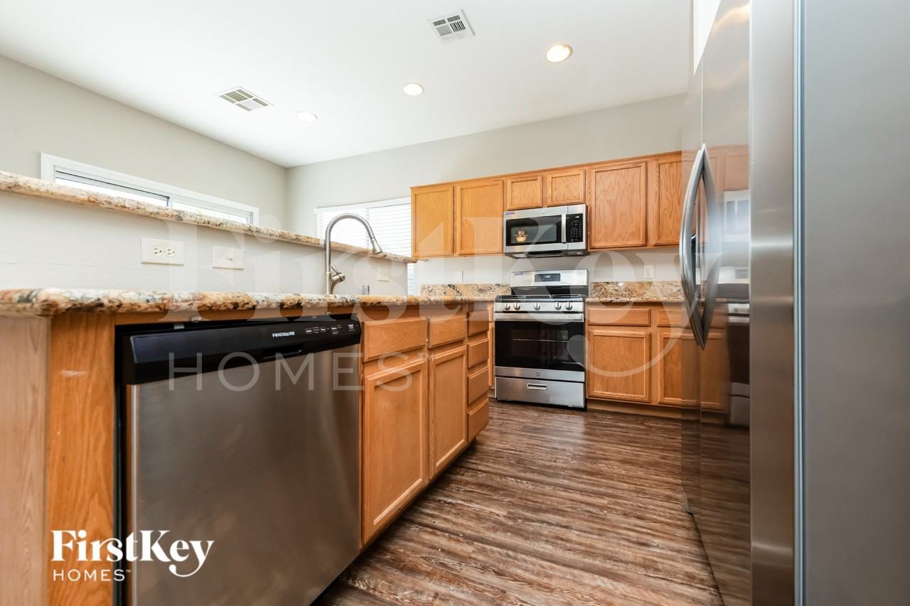 1527 Paradise Reef Ave - Photo 7 of 19