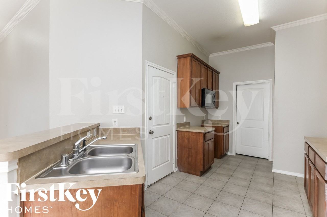 1415 Sax Leigh Dr - Photo 4 of 16