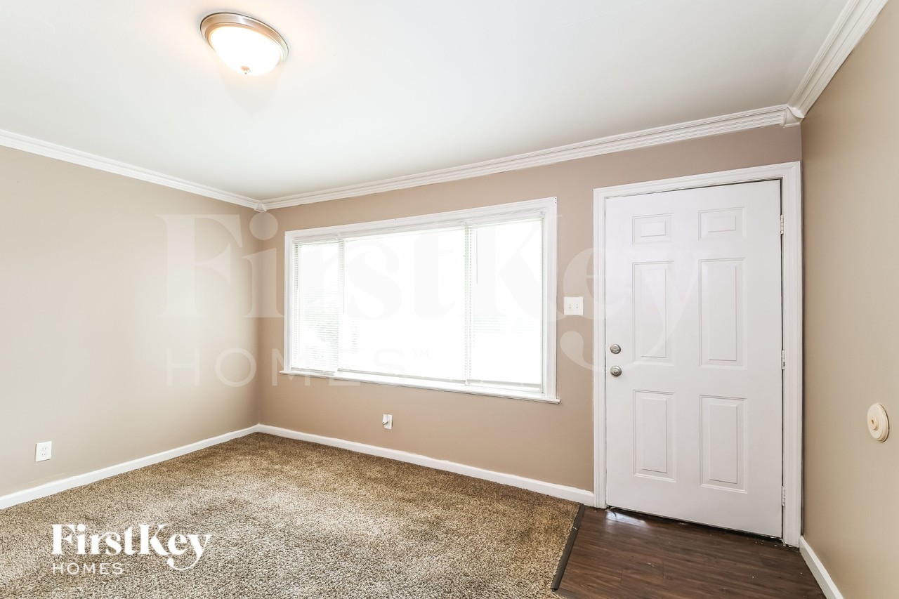 1405 Gahan Dr - Photo 3 of 19