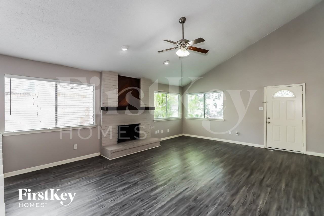 13830 Walnut Hollow Ln - Photo 3 of 15