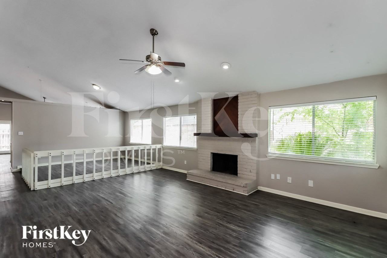 13830 Walnut Hollow Ln - Photo 4 of 15