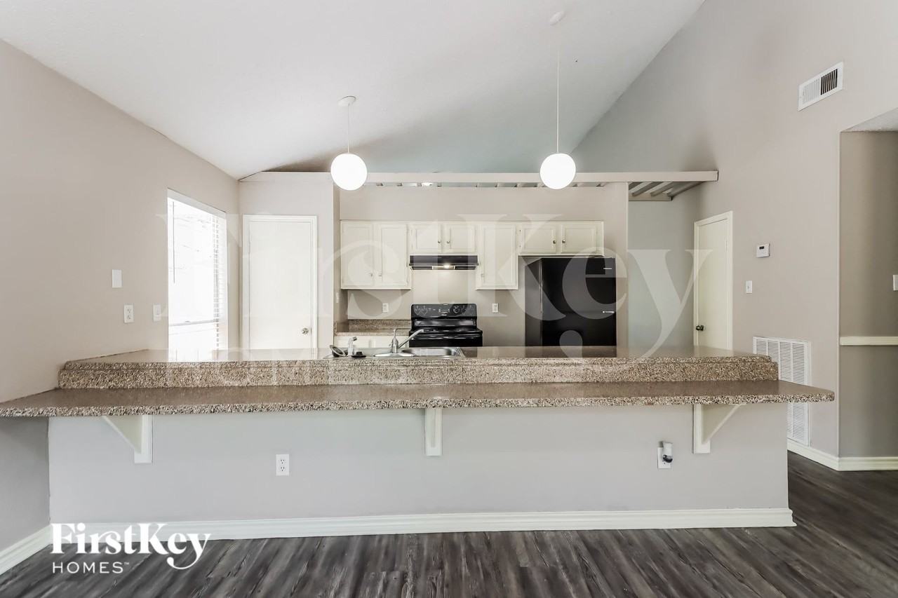 13830 Walnut Hollow Ln - Photo 7 of 15