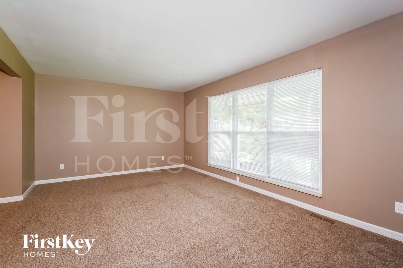 13825 Invicta Dr - Photo 3 of 15