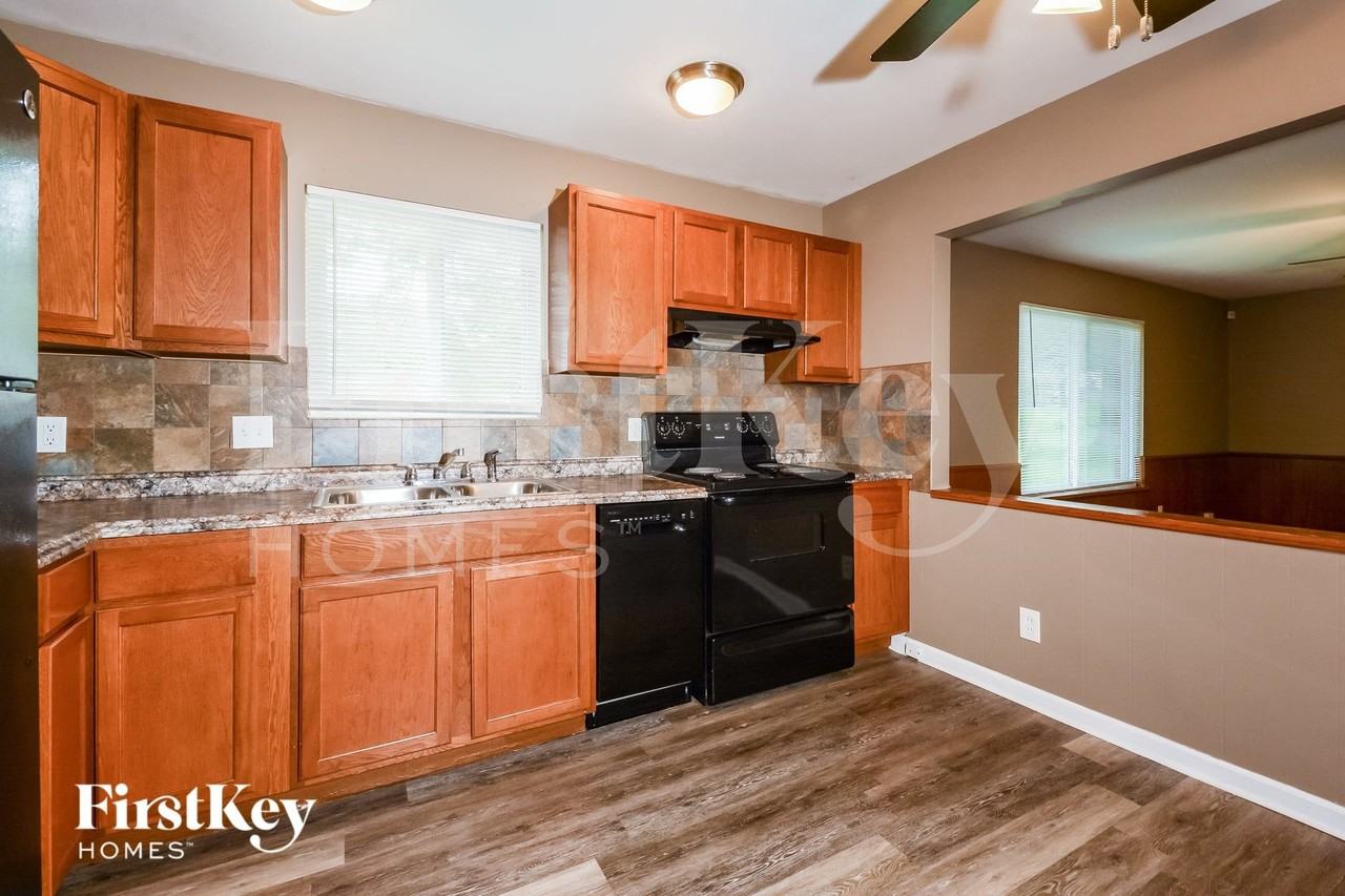 13825 Invicta Dr - Photo 6 of 15