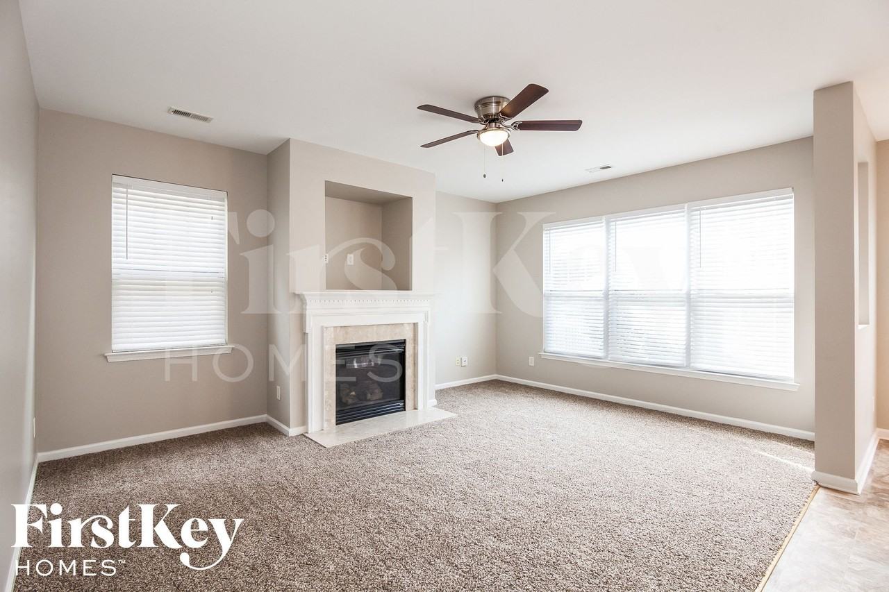 13211 Meadowmere Rd - Photo 3 of 15