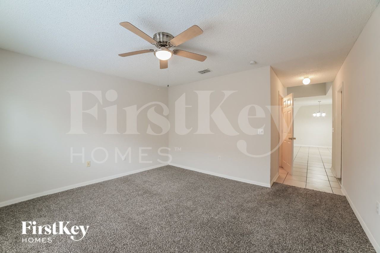 12742 Lake Vista Dr - Photo 3 of 16