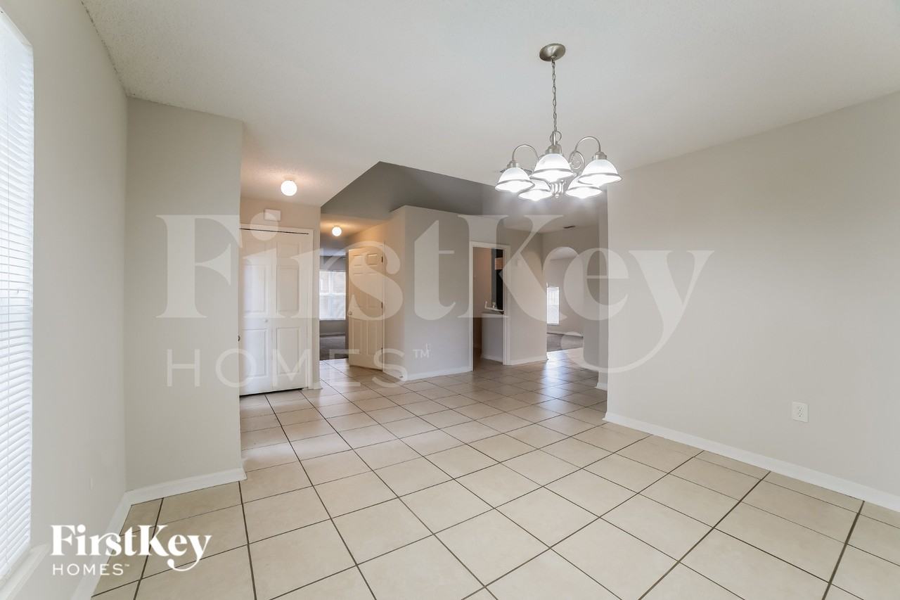12742 Lake Vista Dr - Photo 5 of 16