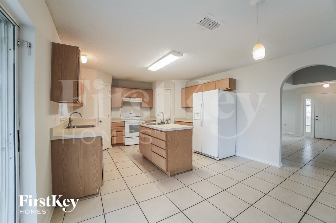 12742 Lake Vista Dr - Photo 6 of 16