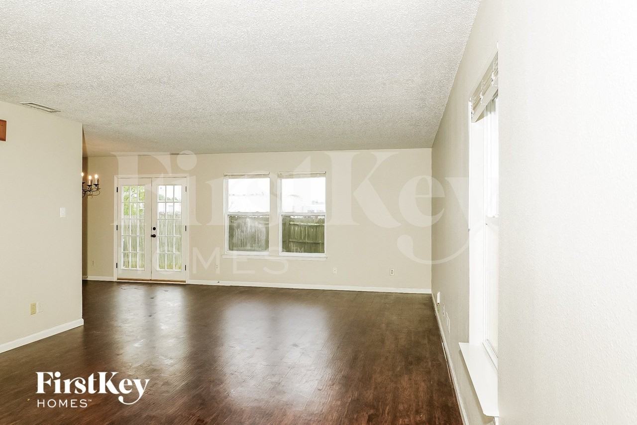 1181 Kenwood Dr - Photo 2 of 15