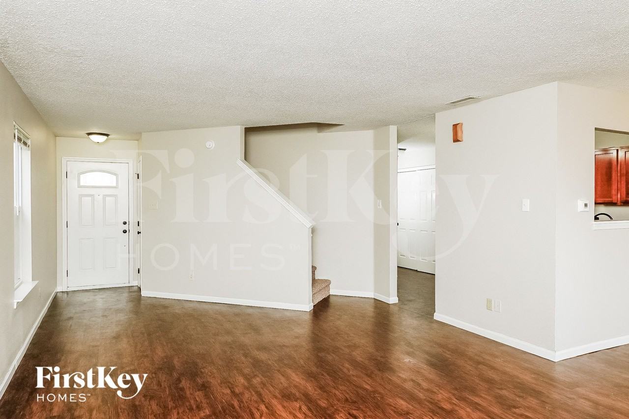 1181 Kenwood Dr - Photo 3 of 15